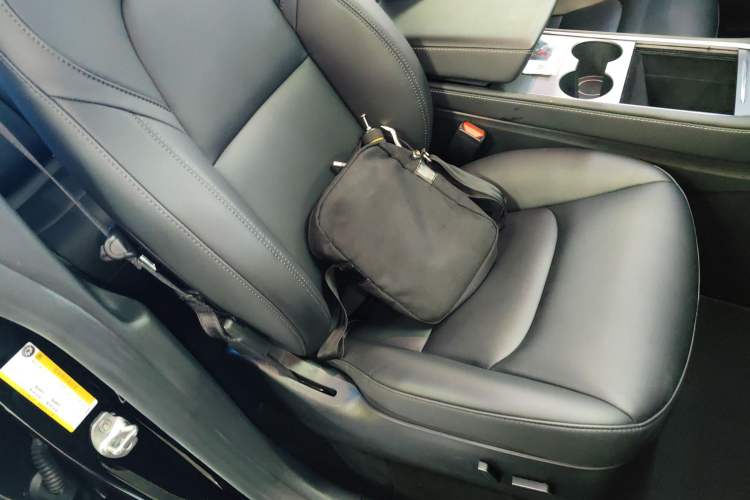 Used Tesla Model Y 2022 Rear-Wheel-Drive Version Right Front Seat