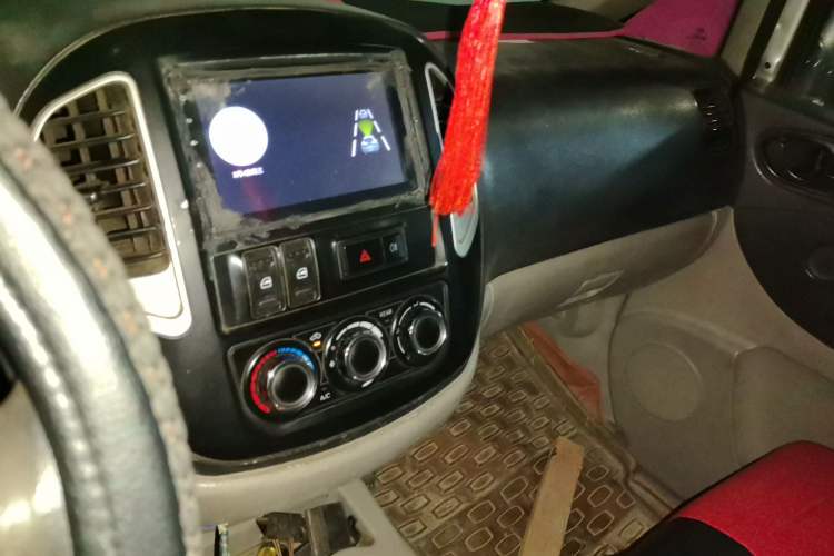 Used FORTHING Lingzhi 2015 V3 1.5L 7-seat Standard Model
