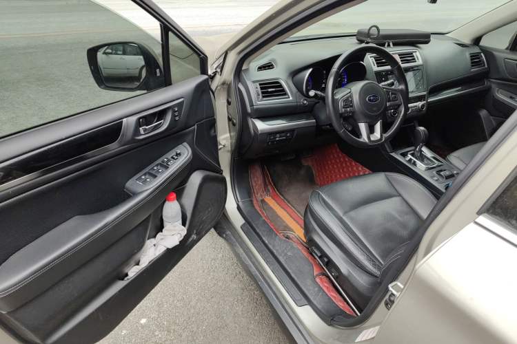 Used Subaru Outback 2015 2.5i Sport Navigation Edition Interior 3