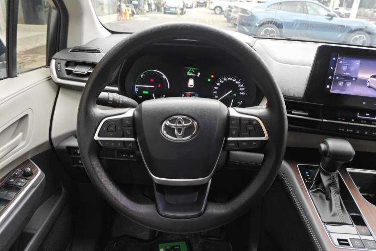 Used Toyota Sienna 2024 2.5L Hybrid Comfort Edition