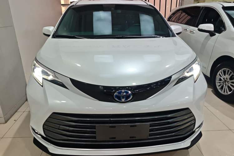 Used Toyota SIENNA 2021 2.5L Hybrid Premium Edition Front