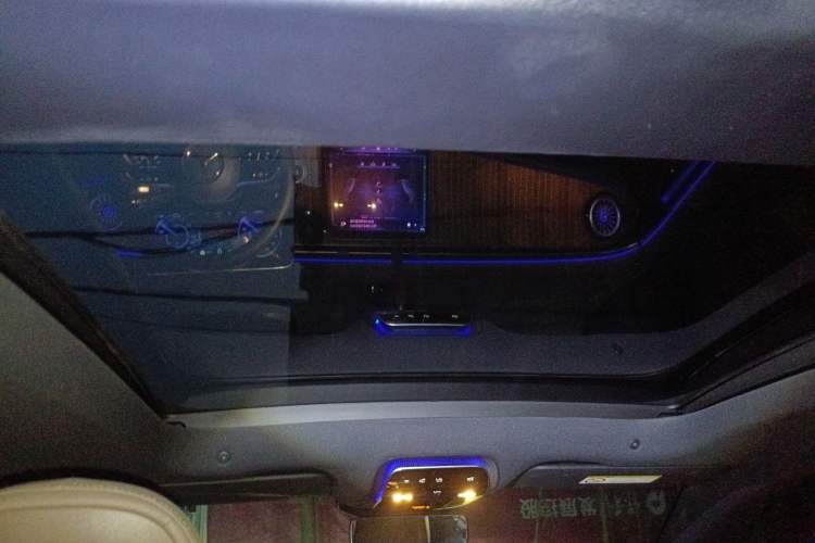 Used Mercedes-Benz EQE SUV 2024 500 4MATIC Luxury Edition Headliner