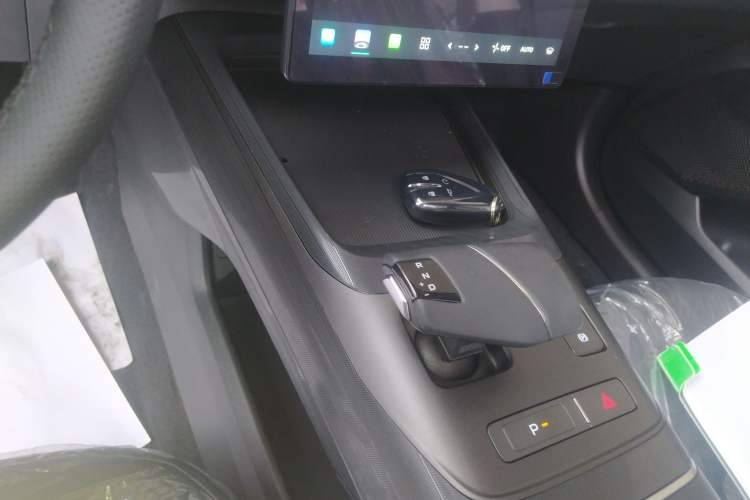 Used CHANGAN Eado 2025 Blue Whale 1.5T 500Bar Prestige Model
