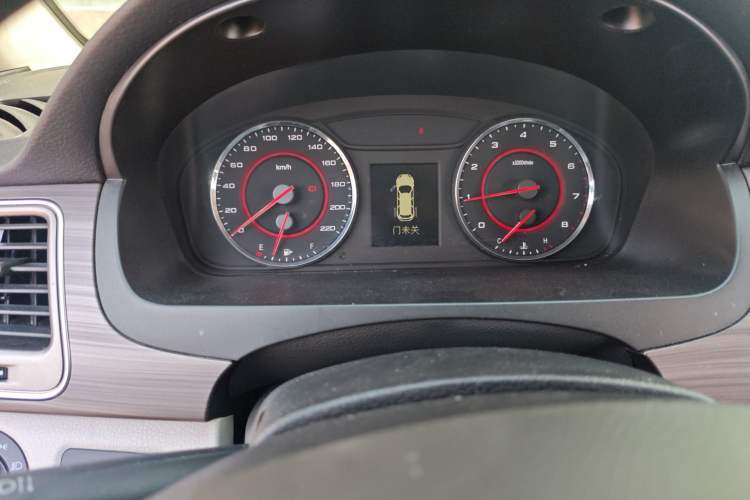 Used SAIC MAXUS G10 2016 2.0T Automatic Fashion Edition Instrument Cluster