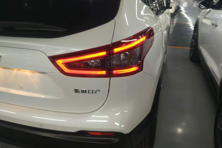 Used Nissan Qashqai 2022 2.0L CVT XV Premier Luxury Edition Exterior 6