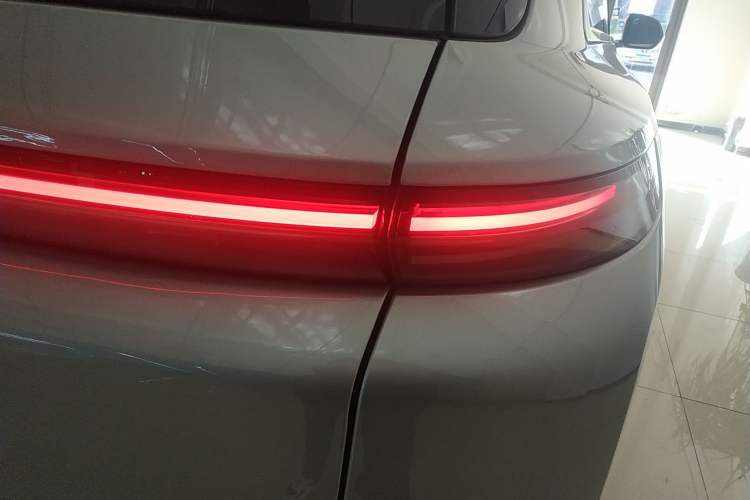 Used Li Auto L8 2023 Pro Model
