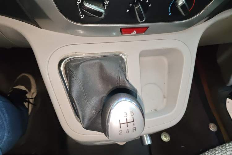 Used JAC Refine M3 2022 PLUS Creator Edition 1.5T Luxury Model Gear Lever