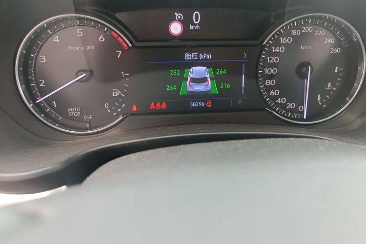 Used Cadillac XT4 2020 28T Two-Wheel-Drive Leading Version Odometer Close Up