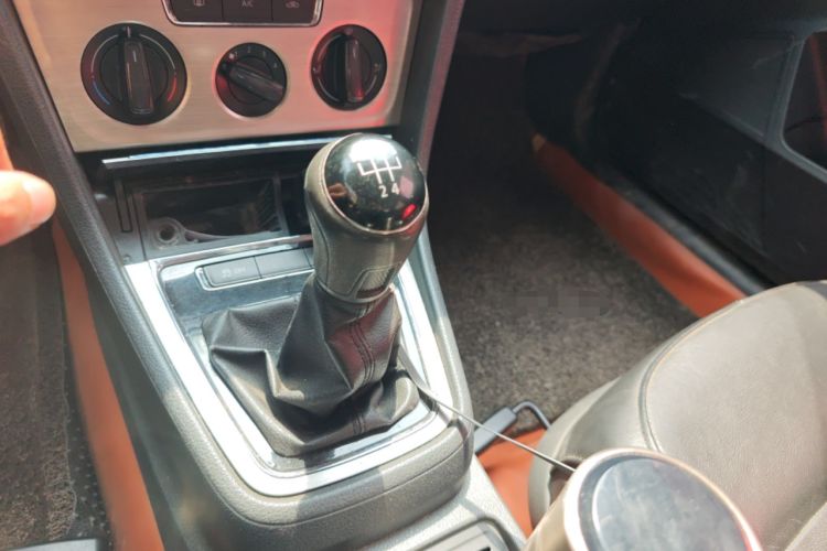 Used Volkswagen Lavida 2013 Restyled Classic 1.6L Manual Comfort Edition Gear Lever