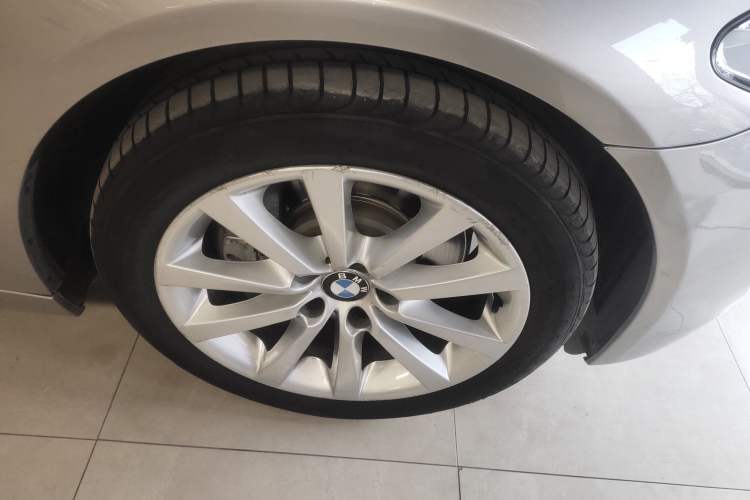 Used BMW 5 Series 2013 530Li Leading Model Right Front Wheel Hub