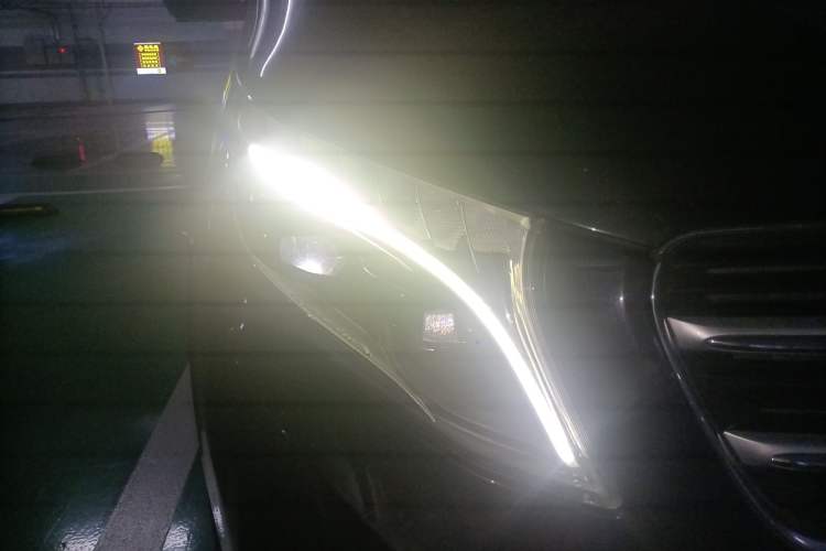 Used Mercedes-Benz V-Class 2017 V 260 L Prestige Extended Edition Right Front Headlight