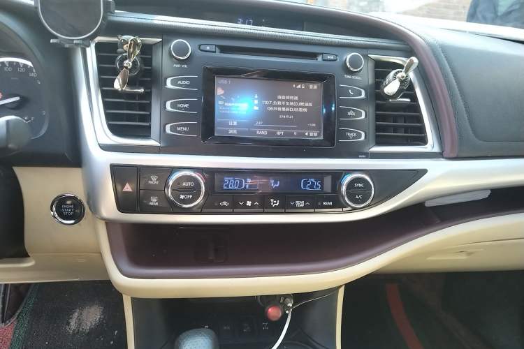 Used Toyota Highlander 2017 2.0T Four-Wheel Drive Luxury Edition 7 Seats Audio And AC Panel