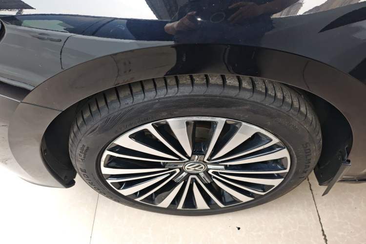 Used Volkswagen Passat 2020 330TSI Luxury Edition China VI Left Front Wheel Hub