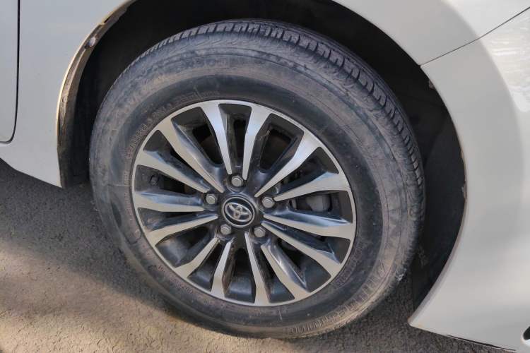 Used Toyota Corolla 2017 Revised Version 1.2T S-CVT GL Right Front Wheel Hub