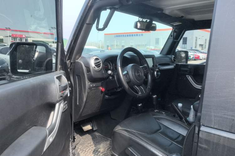 Used Jeep Wrangler 2015 3.6L Rubicon two-door model
