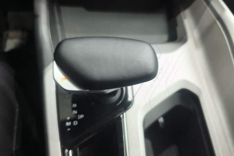 Used Geely Auto Preface 2025 Dongfang Yao 1.5TD Fuyao Edition Gear Lever