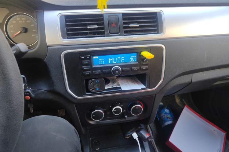 Used CHANGAN KAICHENG Shenqi F30 2020 1.5L Elite Edition China VI Standard Double-Cab Short Wheelbase DAM15KL Audio And AC Panel