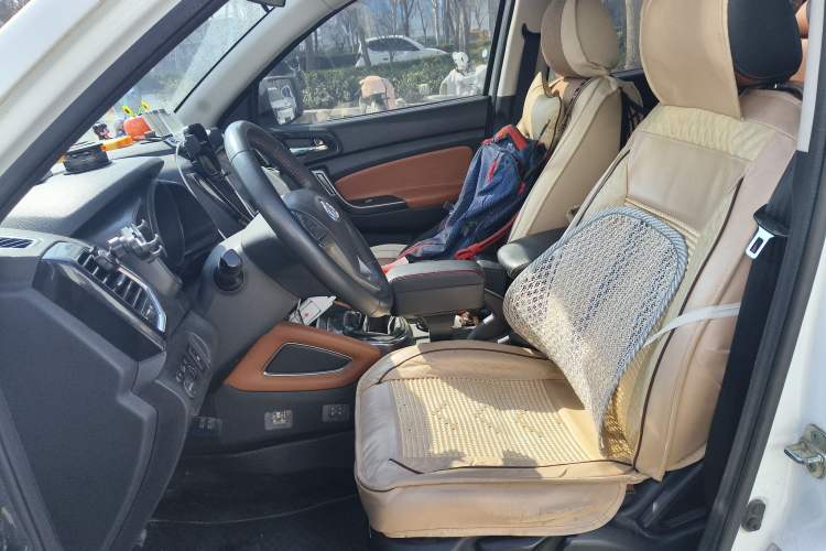 Used Oshan CX70 2017 Facelifted CX70T 1.5T Manual High-Performance Edition
