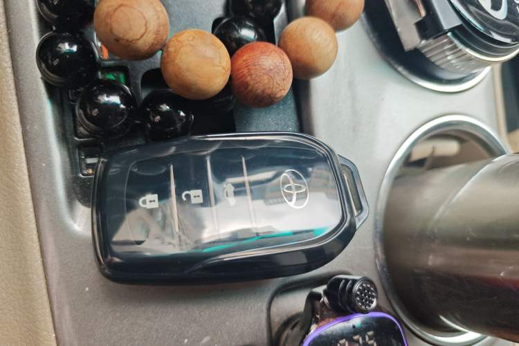 Used Toyota Highlander 2012 2.7L Two-Wheel Drive 7-Seater Elite Edition