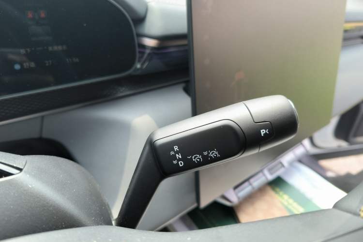 Used Zeekr 7X 2026 75kWh Rear-Drive MAX Edition Gear Lever