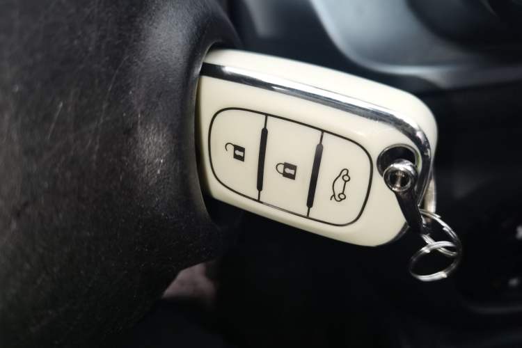 Used smart forfour 2016 1.0L 52 kW Passion Edition Vehicle Key