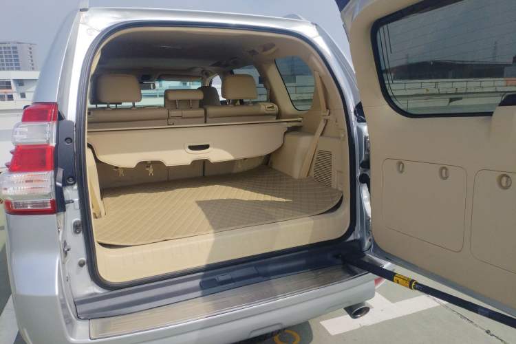 Used Toyota Prado 2016 2.7L Automatic Luxury Edition Trunk