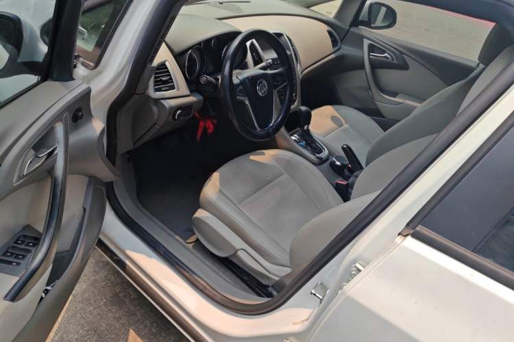 Used Buick GT 2013 XT 1.6L Automatic Fashion Edition Driver Seat