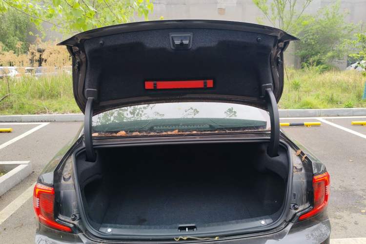 Used Volvo S90 2025 B5 Zhiyi Luxury Edition Trunk