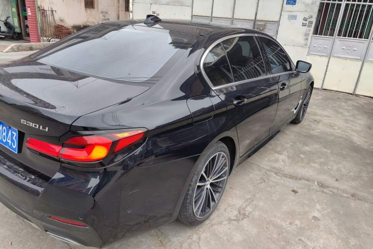 Used BMW 5 Series 2021 Facelifted 530Li Leading Edition M Sport Package Right Rear Taillight