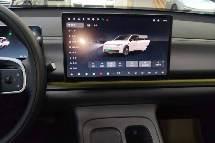 Used Leapmotor C16 2024 Range-Extended 200 Luxury Edition Audio And AC Panel