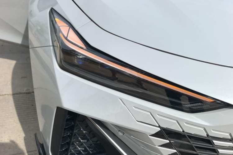 Used CHANGAN UNI-V 2022 1.5T Prestige Version Right Front Headlight