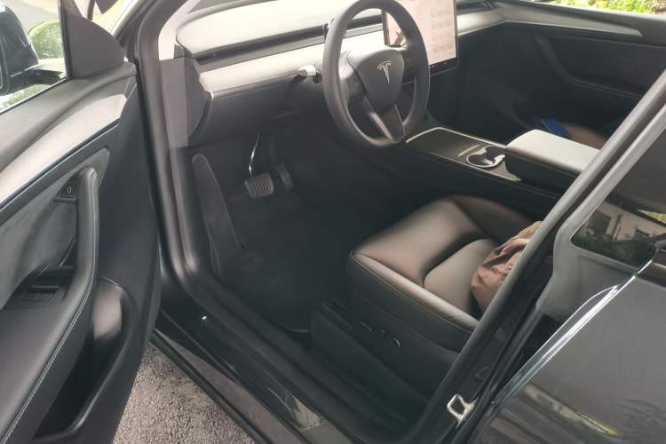 Used Tesla Model Y 2024 Rear-Wheel-Drive Version
