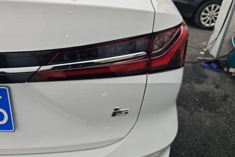 Used Roewe i5 2024 1.5L CVT Luxury Edition
