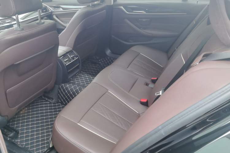 Used BMW 5 Series 2022 Restyled 525Li Luxury Package Left Rear Seat