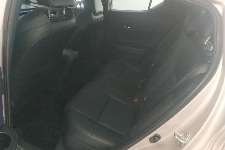 Used Toyota C-HR 2020 2.0L Leading Edition Interior 4