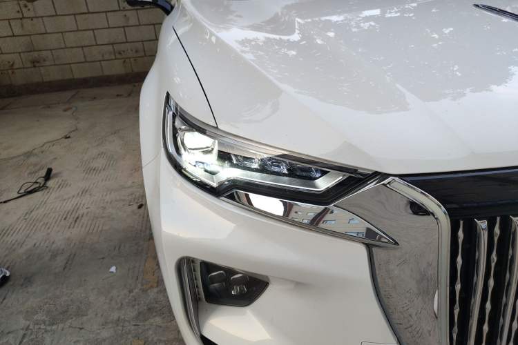 Used Hongqi HS5 2022 Facelifted Version 2.0T Smart Connect Flagship All-Wheel-Drive Edition Right Front Headlight