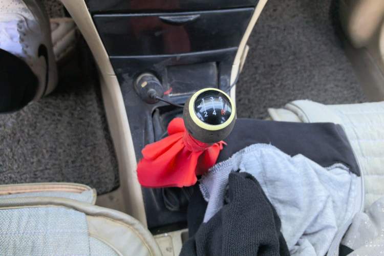 Used BYD F3 2012 Energy-Saving Model 1.5L Manual Comfort Version Gear Lever