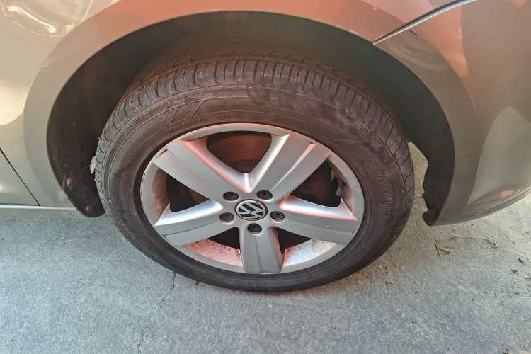 Used Volkswagen Touran 2015 1.4T Manual Fashion Edition 5-Seater Right Front Wheel Hub