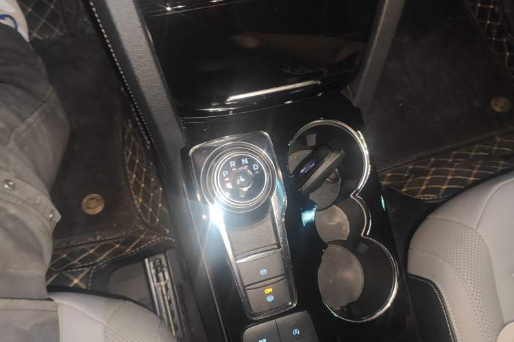 Used Ford Escape 2020 EcoBoost 245 Four-Wheel Drive Titanium Edition Gear Lever