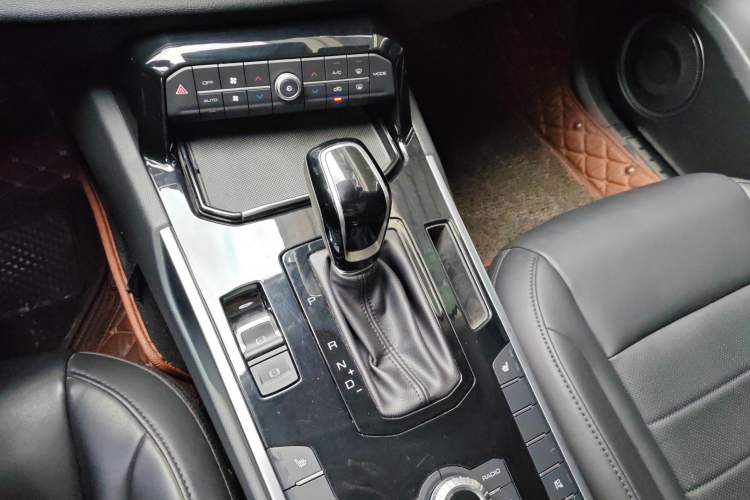 Used Wey VV7 2017 2.0T Luxury Model Gear Lever