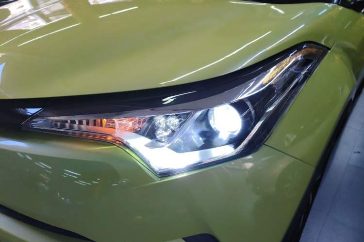 Used Toyota C-HR 2018 2.0L Leading with Sunroof China V Standard
