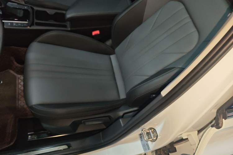 Used Volkswagen Sagitar 2025 Revised Version Three 300TSI DSG Excellence Edition
