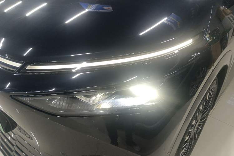 Used XPeng X9 2025 740 Ultra-Long Range Max Left Front Headlight