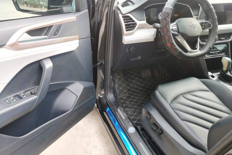 Used Volkswagen Tharu 2023 300TSI Two-Wheel-Drive Moonlight Edition
