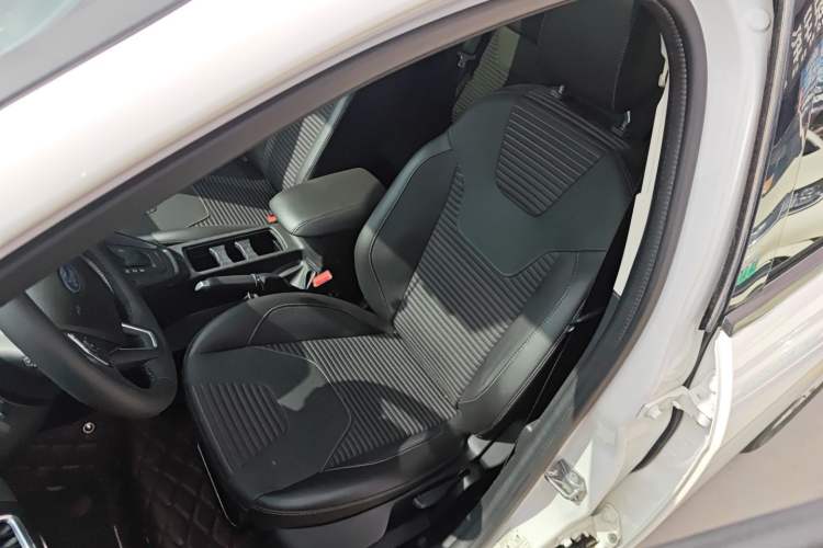 Used Ford Focus 2018 Sedan Classic 1.6L Automatic Trendy SmartDrive Edition
