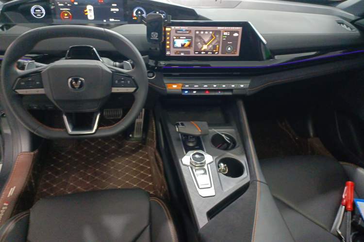 Used CHANGAN UNI-V 2022 1.5T Sport Edition Center Console