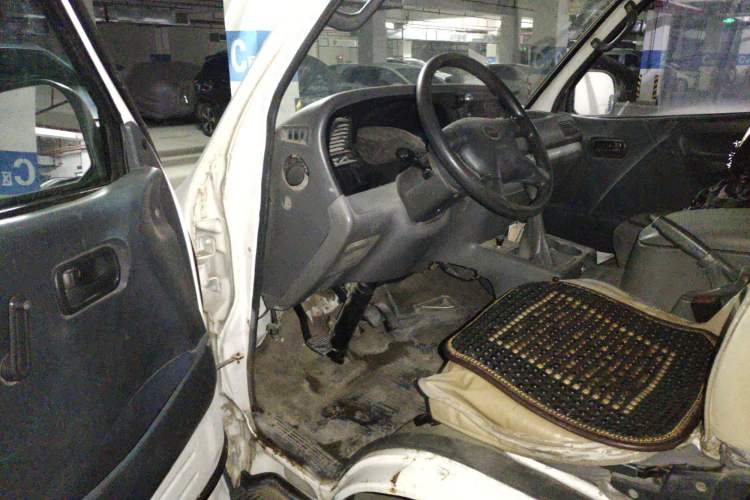 Used Jinbei Hiace 2016 2.0L Express Series Standard Version V19
