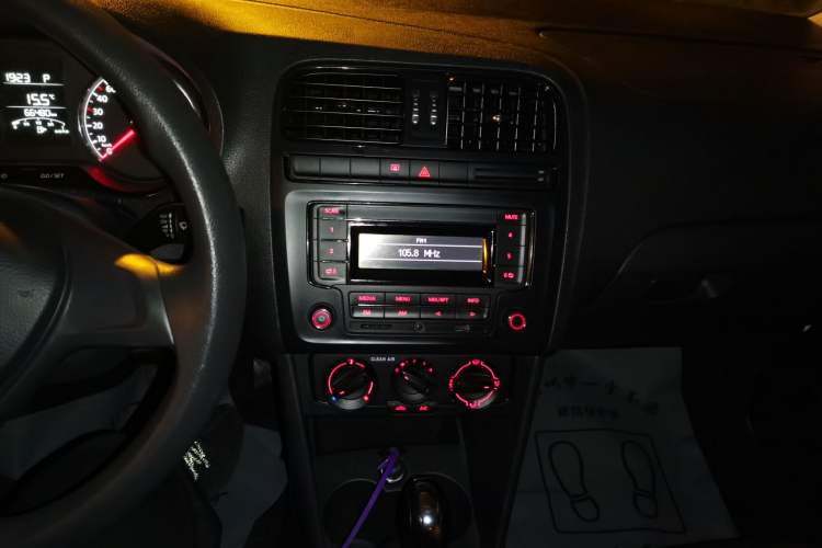 Used Volkswagen Polo 2016 1.4L Automatic Trendy Model Audio And AC Panel