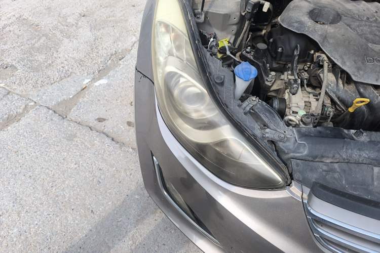 Used Hyundai Elantra (5th Generation / Langdong) 2012 1.6L Manual Leading Model Right Front Headlight