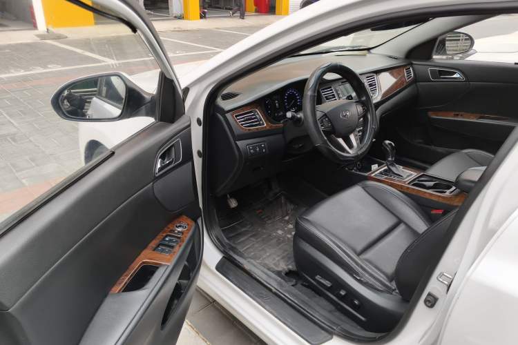 Used Hyundai Mistra 2014 1.8L Automatic Deluxe DLX Model Driver Seat